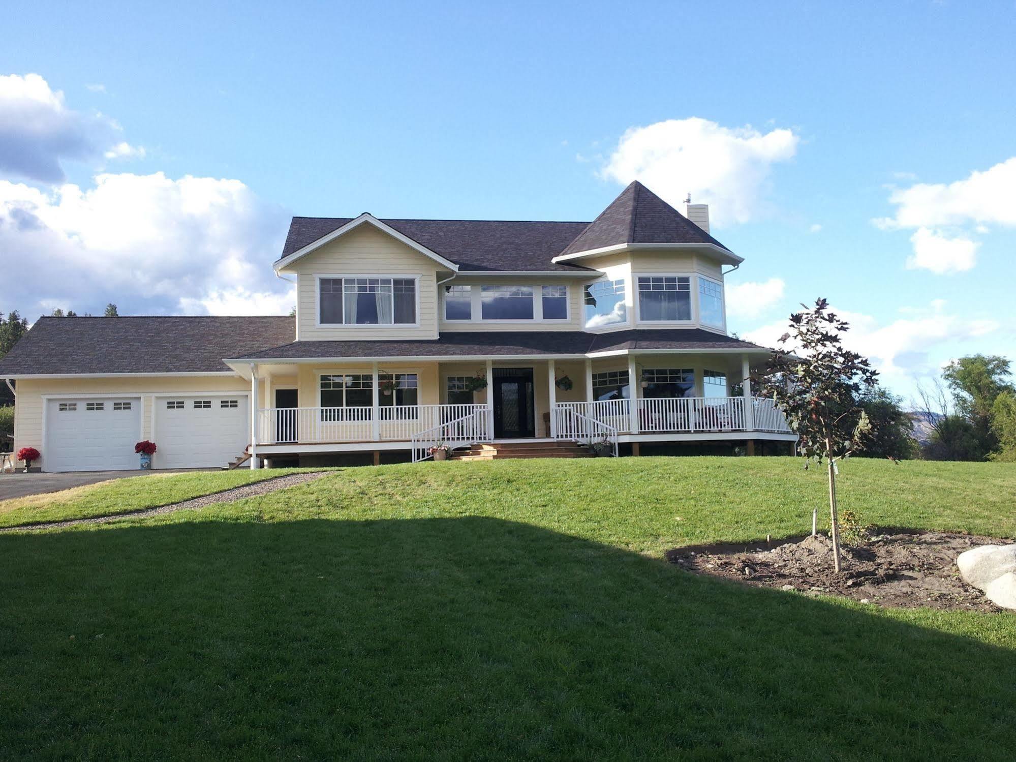 Harvelle House Bed & Breakfast Hotel Summerland Exterior photo